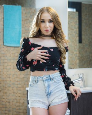 Nata Ocean Petite Horny Teen Fitting Room