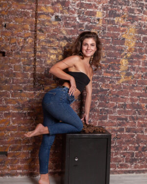 Kassie Casual Beauty Met Art