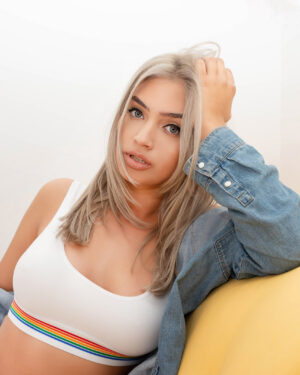 Annastasia Sweet Come Closer