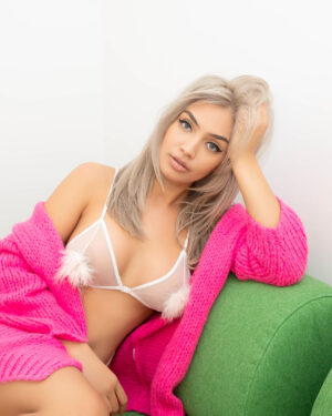 Annastasia Sweet Come Closer