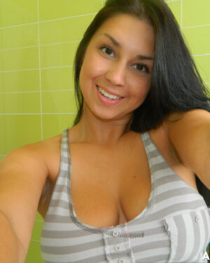 Aubrey Paige Cleavage Selfies