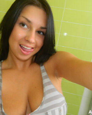 Aubrey Paige Cleavage Selfies