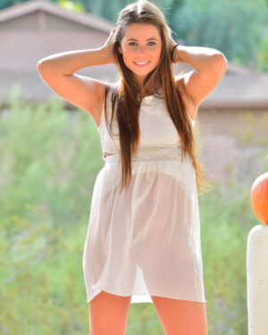 Aveline FTV Frisky Flashing