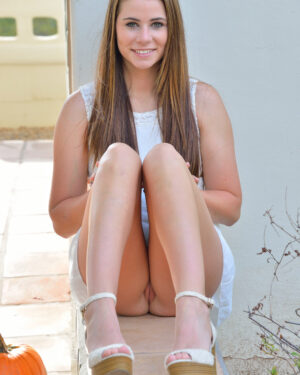 Aveline FTV Frisky Flashing