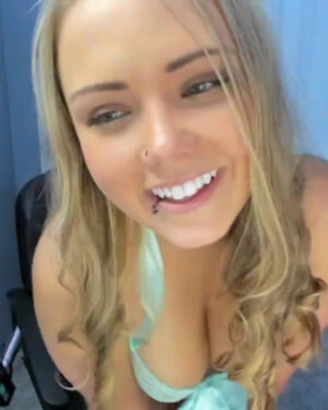 Bailey Knox Camshow Busty Babe