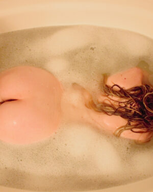 Cece September Sexy Bathtime