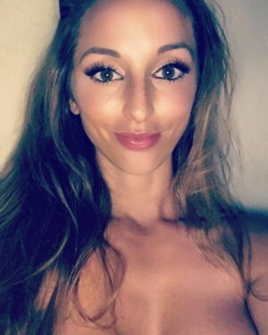 Courtney Shane Super Busty Selfies