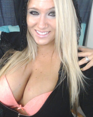 Dina Sky Streamate Webcam Model