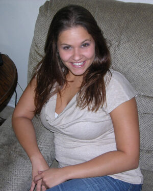 Dulce Cute and Busty True Amateur Model
