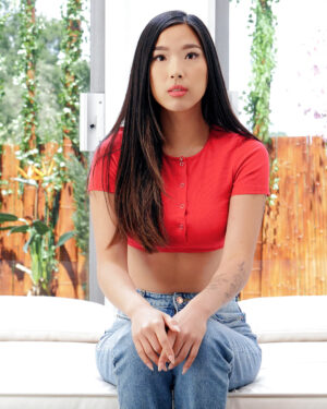 Elle Geeky Asian Girl Has New Experiences Net Video Girls