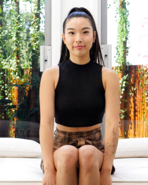 Elle Stunning Asian Wants More Net Girl