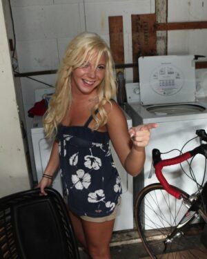 Eva Laundry Day Turned Wild