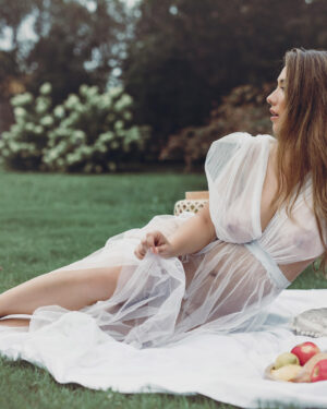 Eva Lovia Picnic