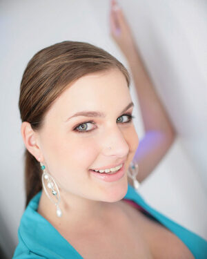 Genevieve Naughty Amateur