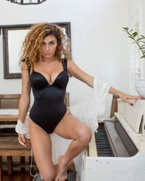 Gillian Barnes Piano Nudes