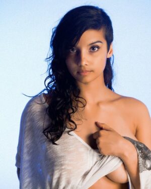 Indian Babe Shanaya Bottomless Princess