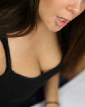Isabella Reading Downblouse