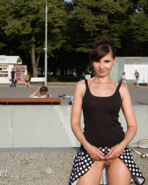 Jeny Smith Bottomless In Public