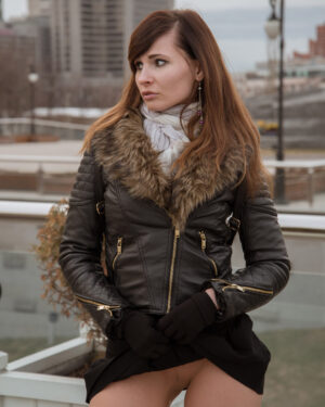 Jeny Smith Outside Hotel