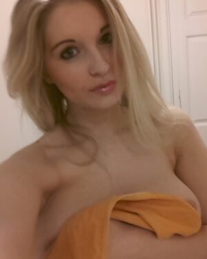 Jess Davies Bath Tub Selfies