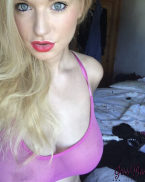 Jess Davies Sexy Selfies