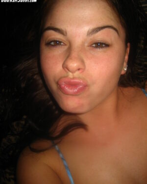 Kari Sweets Pussy Slip Selfies