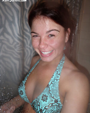 Kari Sweets Steamy Shower Booty