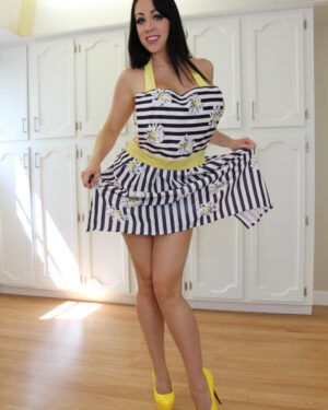 Kayla Kiss Apron Nudes