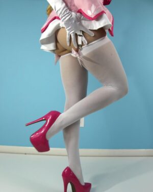 Kayla Kiss Princess Peach Cosplay