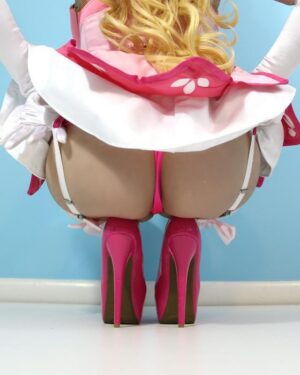 Kayla Kiss Princess Peach Cosplay