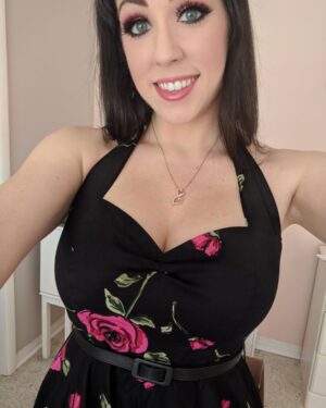 Kayla Kiss Sexy Candid Pics