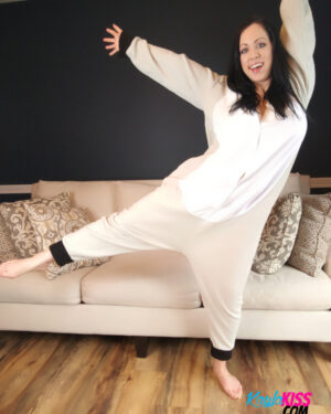 Kayla Kiss Sexy Pajama Candids