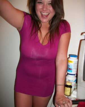 Kelly Rich Busty Naked Girlfriend