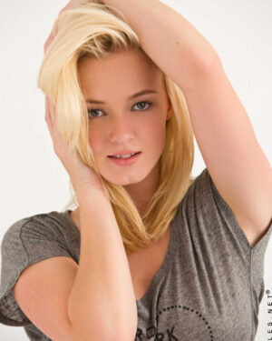 Kenze Thomas White Room