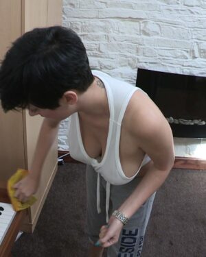 Kim Cleaning Downblouse
