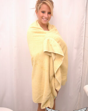 Kimmy Yellow Towel