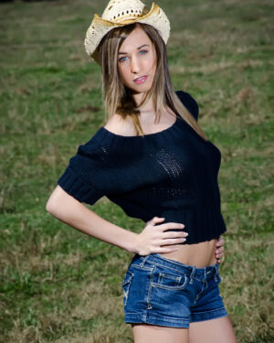 Lizzie Marie Cowgirl Voyeur