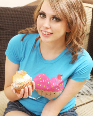 Louisa May Cupcake Love