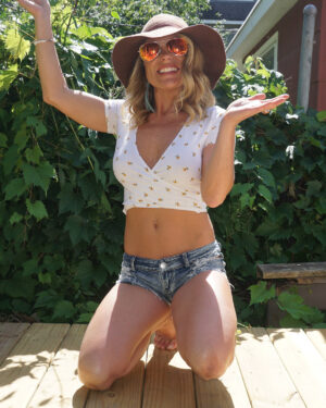 Meet Madden Daisy Crop and Cutoffs