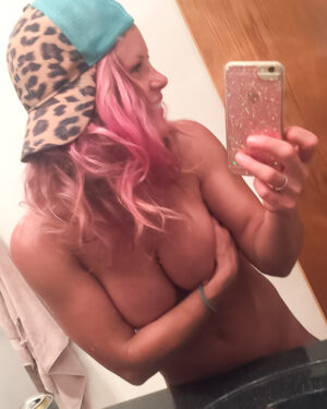 Meet Madden Selfies and Suntan