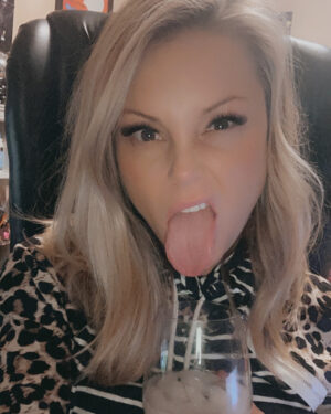 Meet Madden Tongue Play