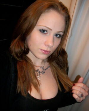 Mia Busty Amateur Shares Selfies