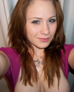 Mia Busty Amateur Shares Selfies