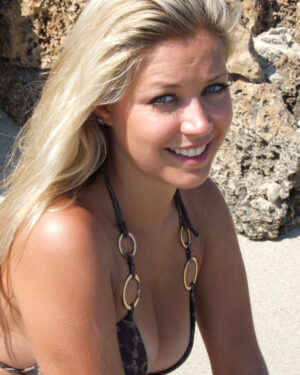 Natalie Busty Beach Flaunt