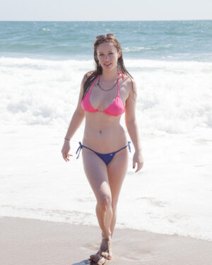 Natalie Moore Beach Day Zishy
