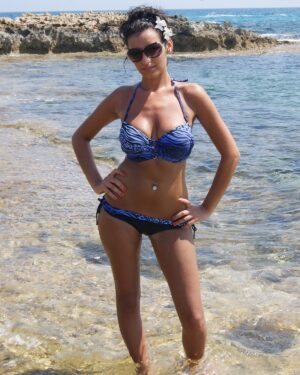 Sarah Busty Bikini Girl