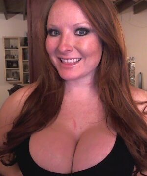 Scarlette 36E Webcam Model
