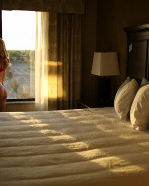 Shannyn Xo Sunlit Beauty