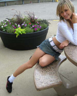 Teen Kasia Mall Flasher