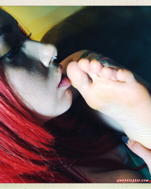 Undress Jess Sexy Feet